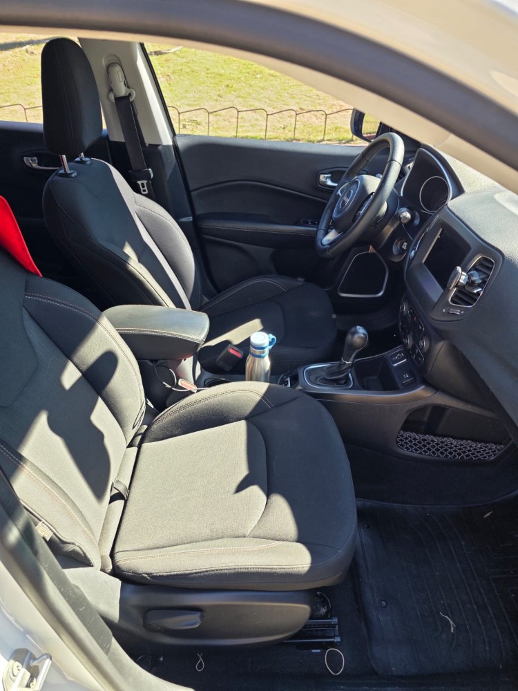Jeep Compass Sport automatica — foto 9